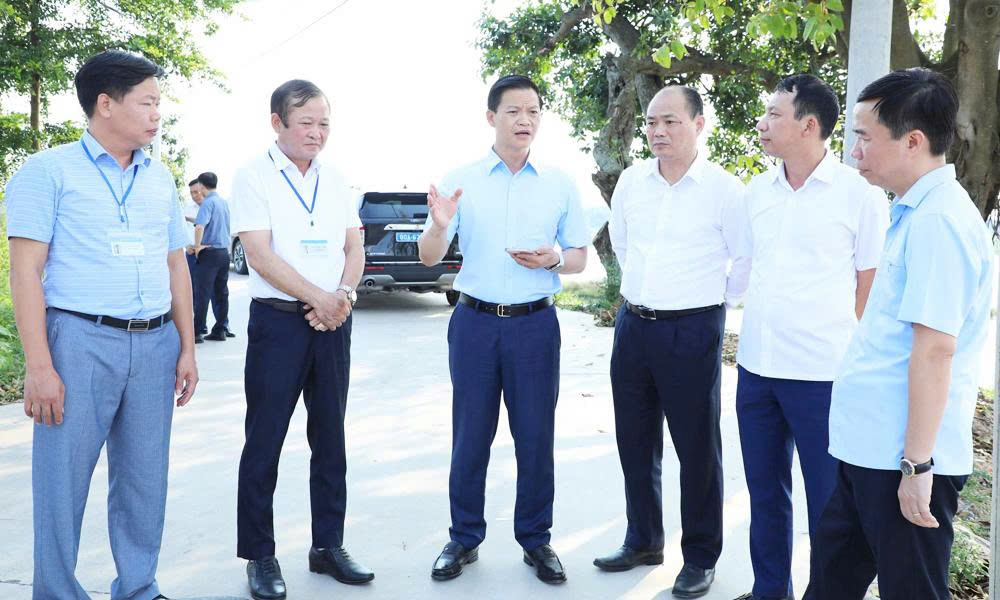 Chairman of provincial People’s Committee Vuong Quoc Tuan inspects task performance in localities